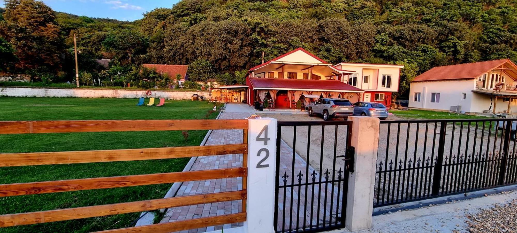 Vila Legrand Bazias Exterior photo